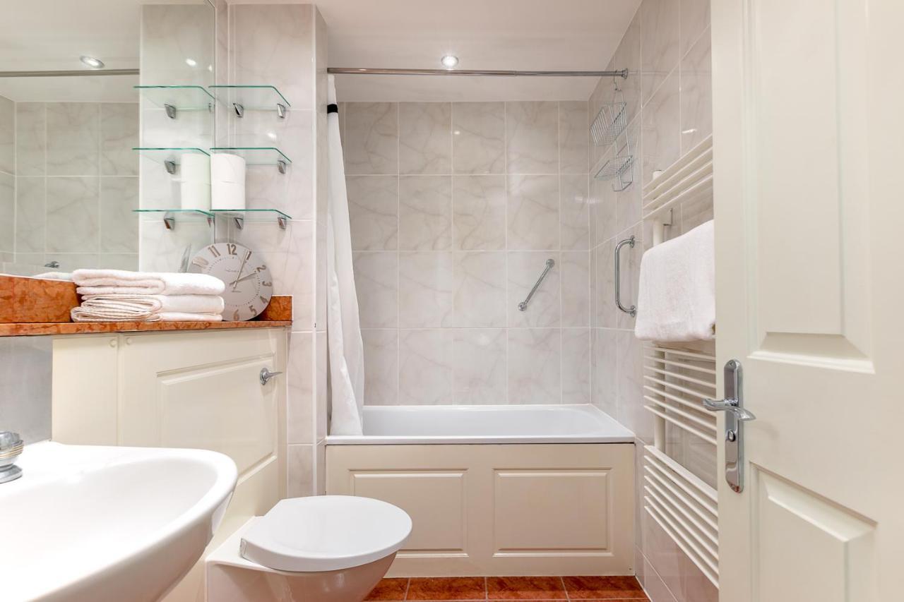 Point West Apartments London Kültér fotó