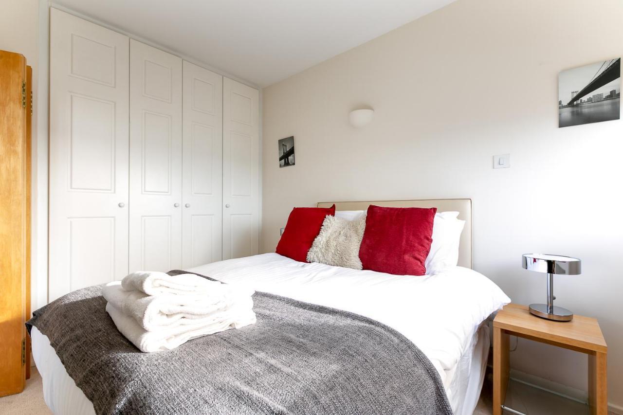 Point West Apartments London Kültér fotó