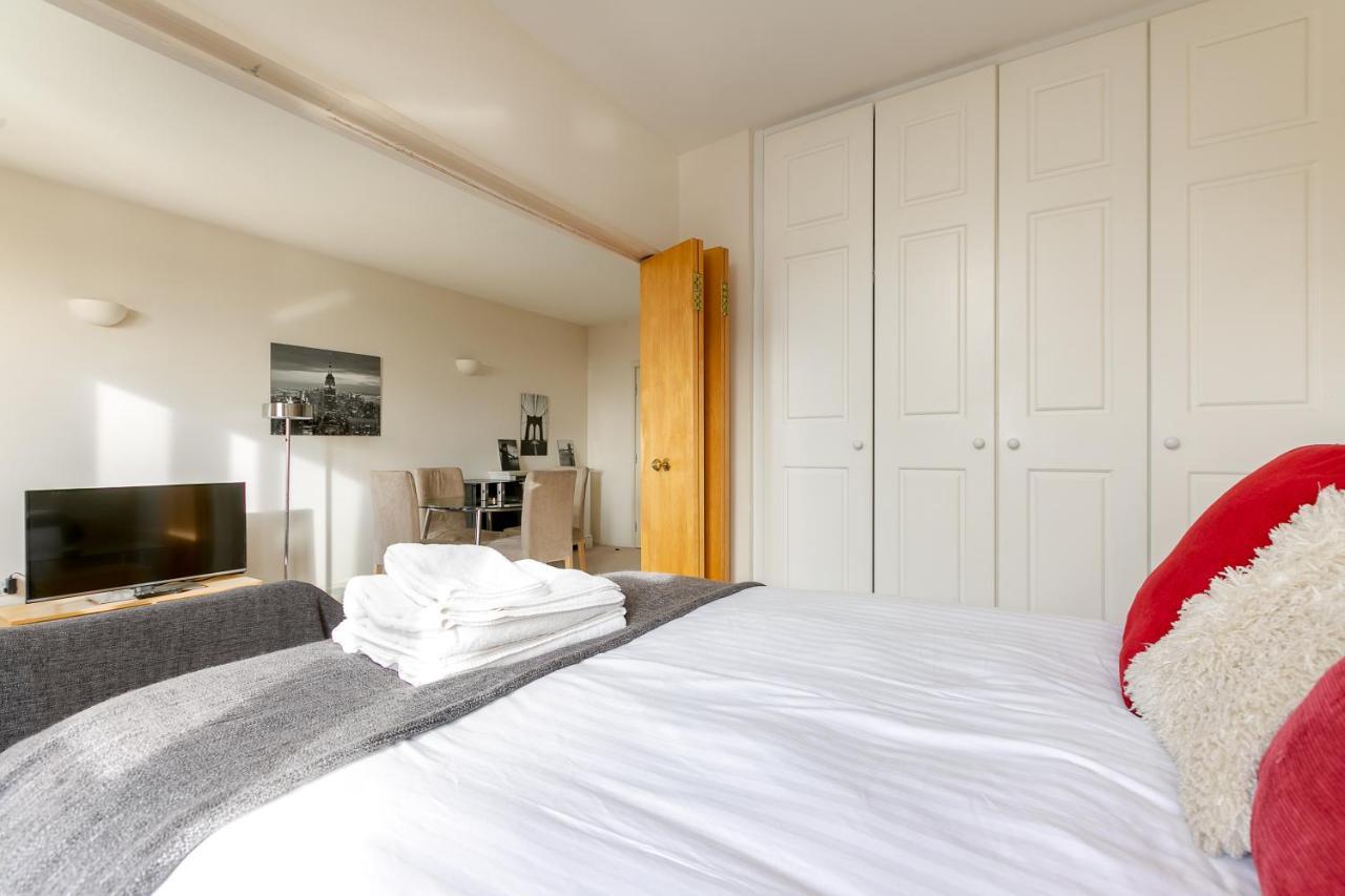 Point West Apartments London Kültér fotó