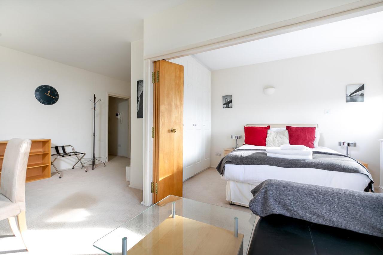 Point West Apartments London Kültér fotó
